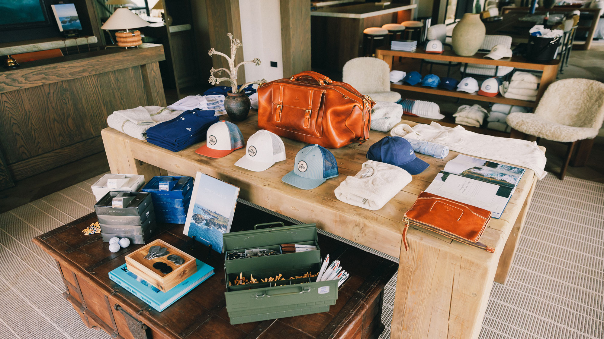 Pro Shop & Lounge